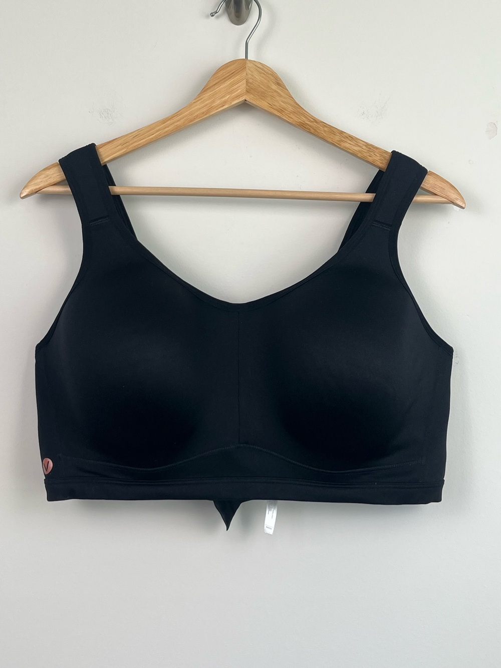 Livi black underwire comfort strap sports bra, 42DDD.